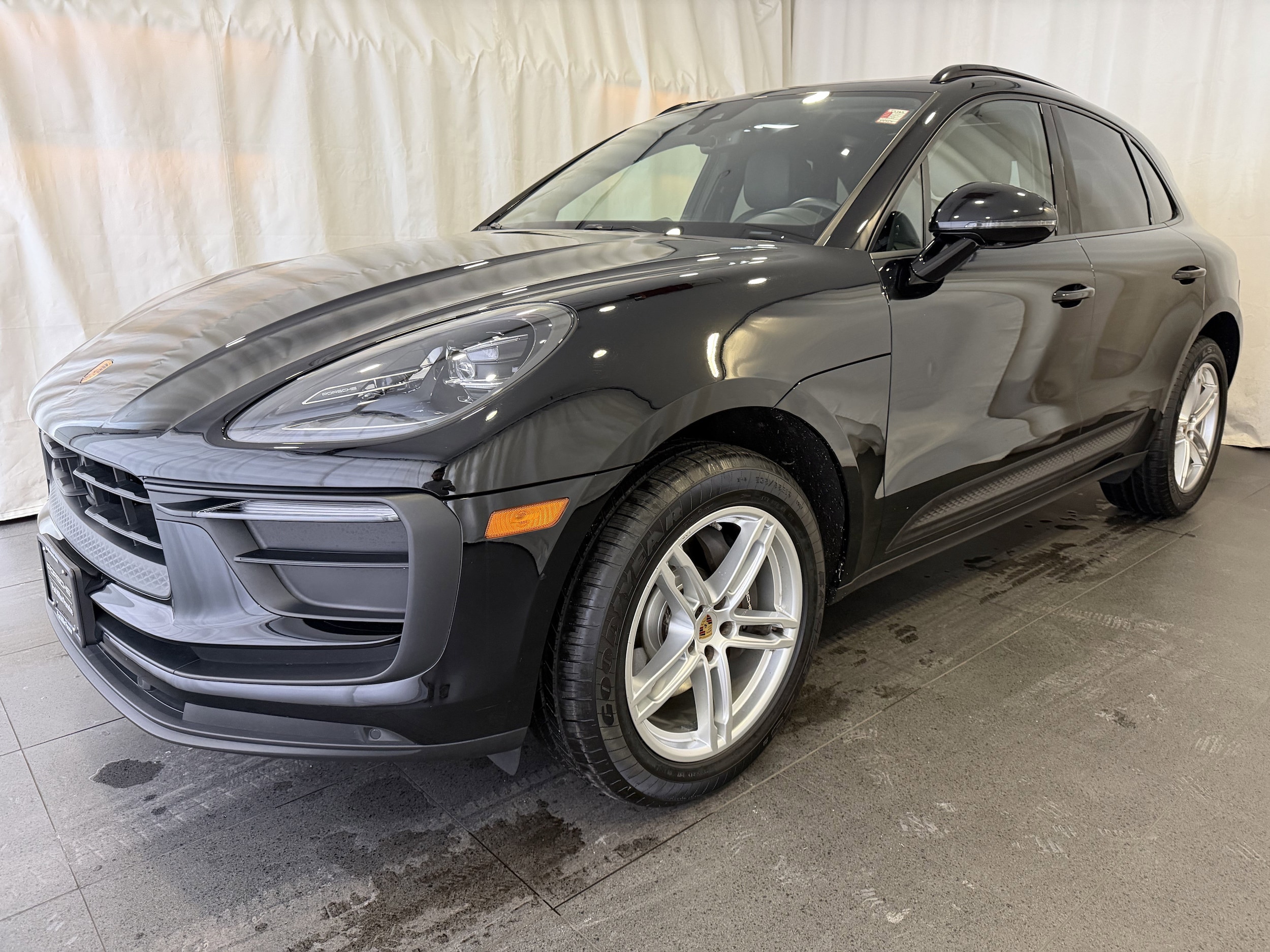 2023 Porsche Macan T's photo