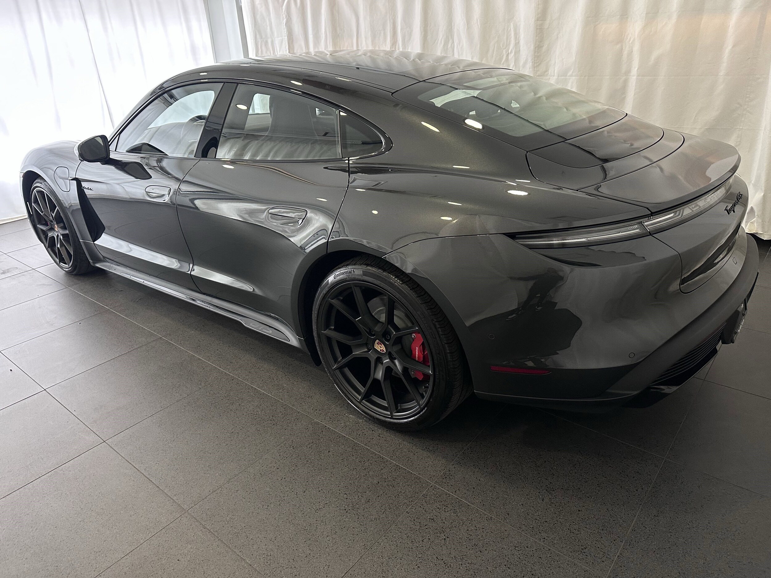 2025 Porsche Taycan GTS photo 3