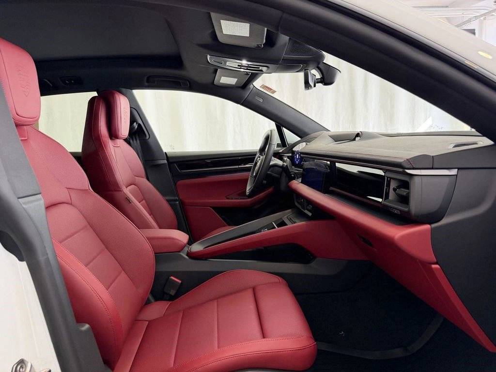 2026 Porsche Macan S - Photo 16