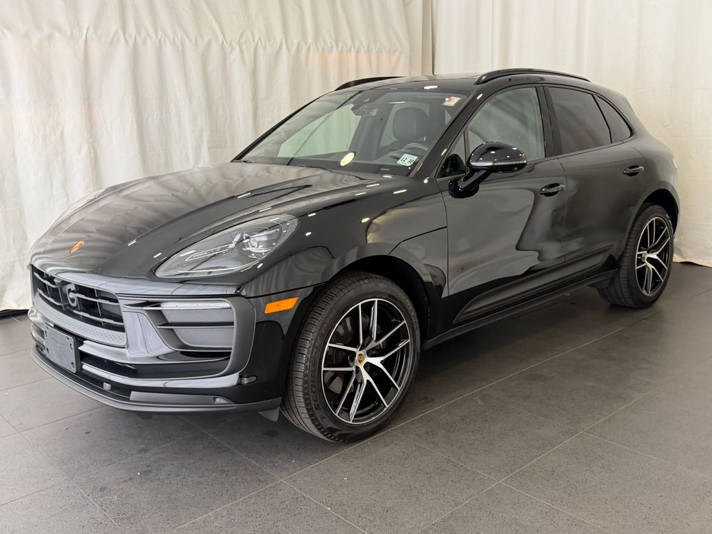 2025 Porsche Macan's photo