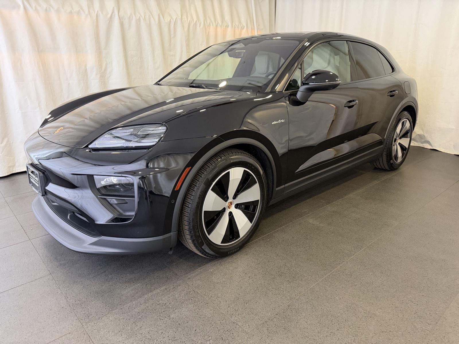 2025 Porsche Macan Base