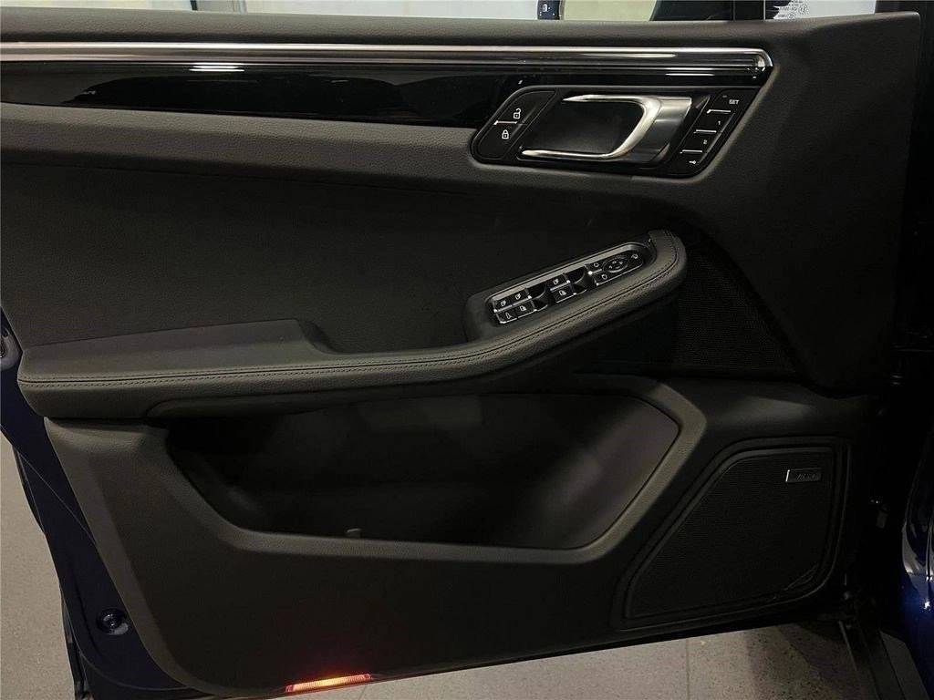 2026 Porsche Macan T - Photo 15