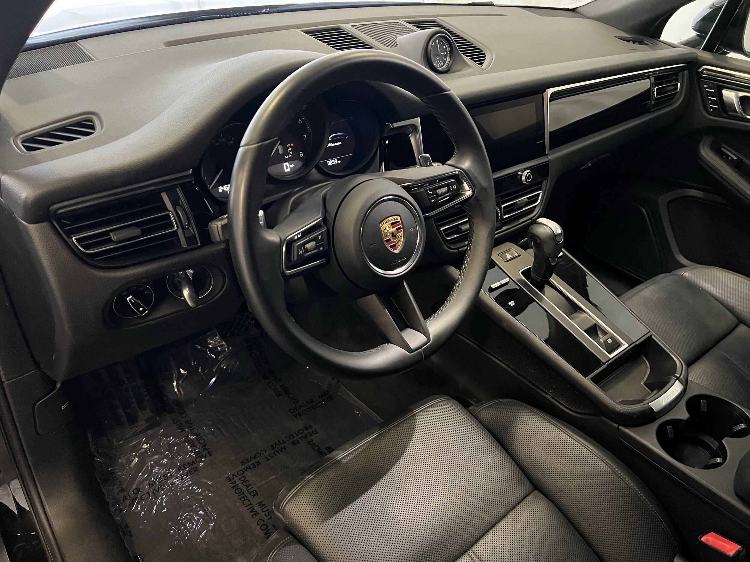 2023 Porsche Macan T photo 4