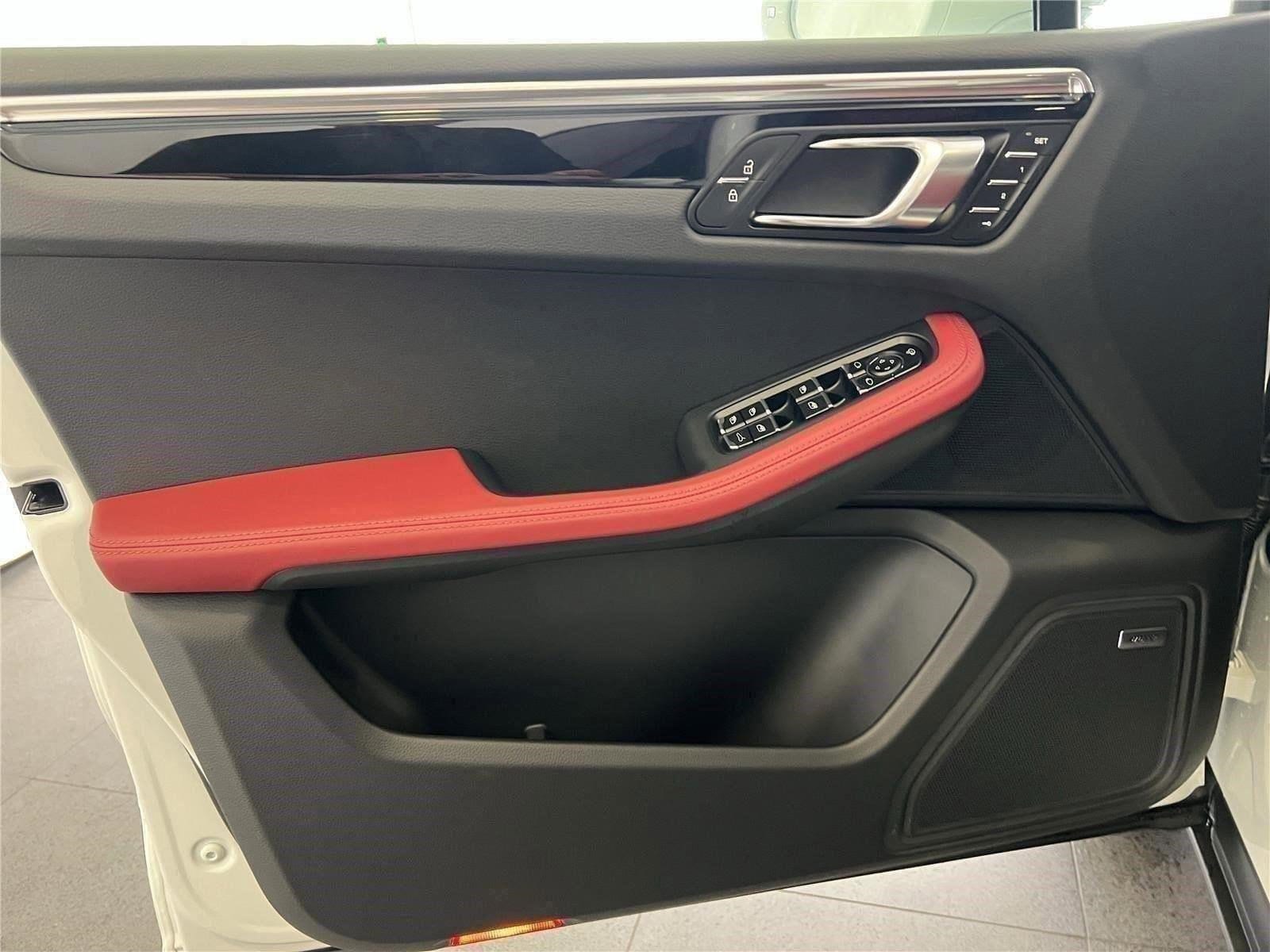 2026 Porsche Macan - Photo 15