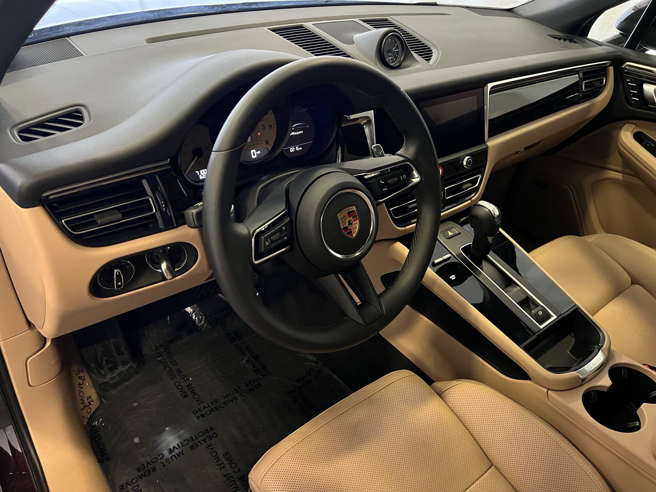 2024 Porsche Macan T photo 4