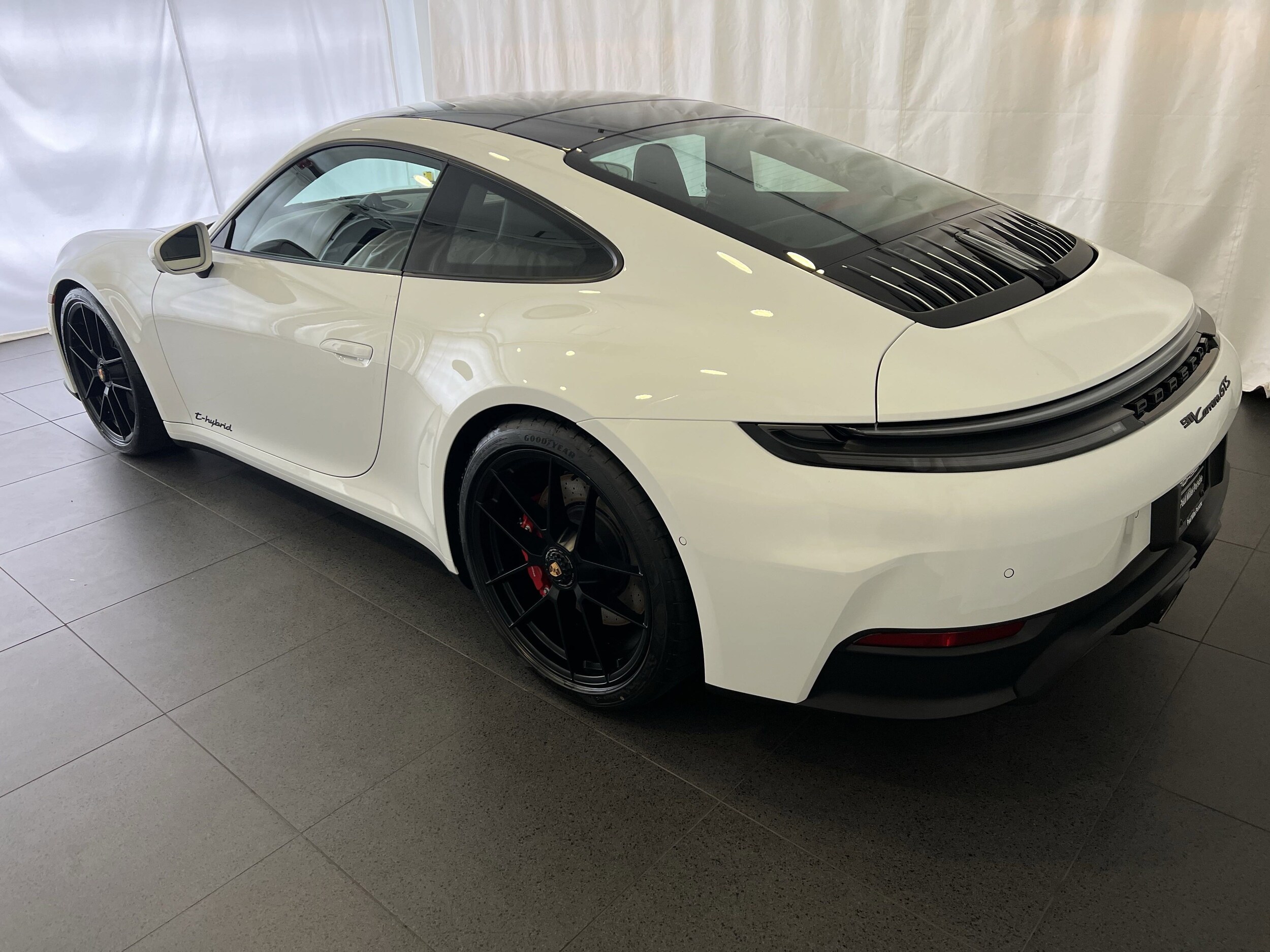 2025 Porsche 911 GTS photo 3