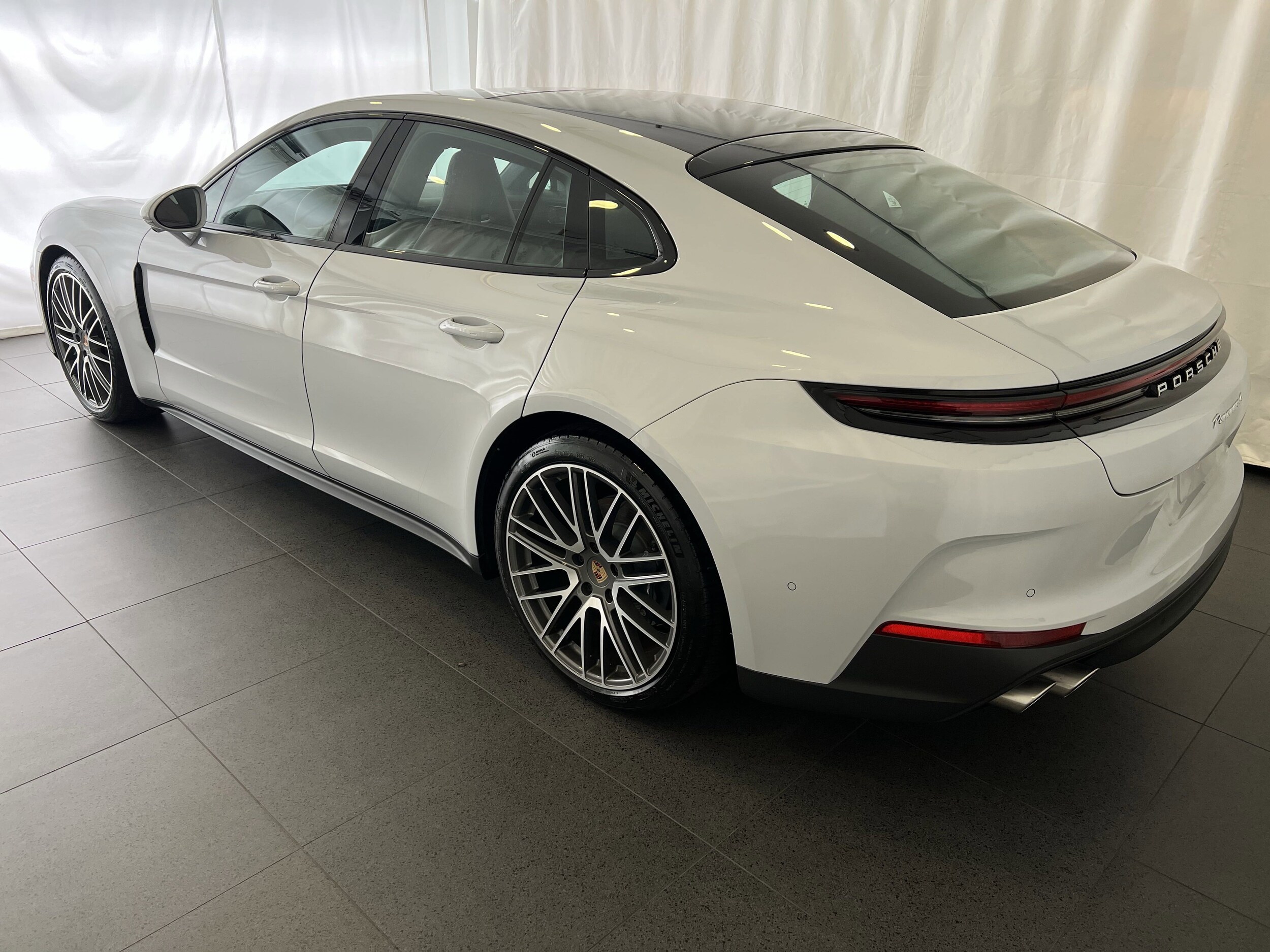 2025 Porsche Panamera 4 photo 3