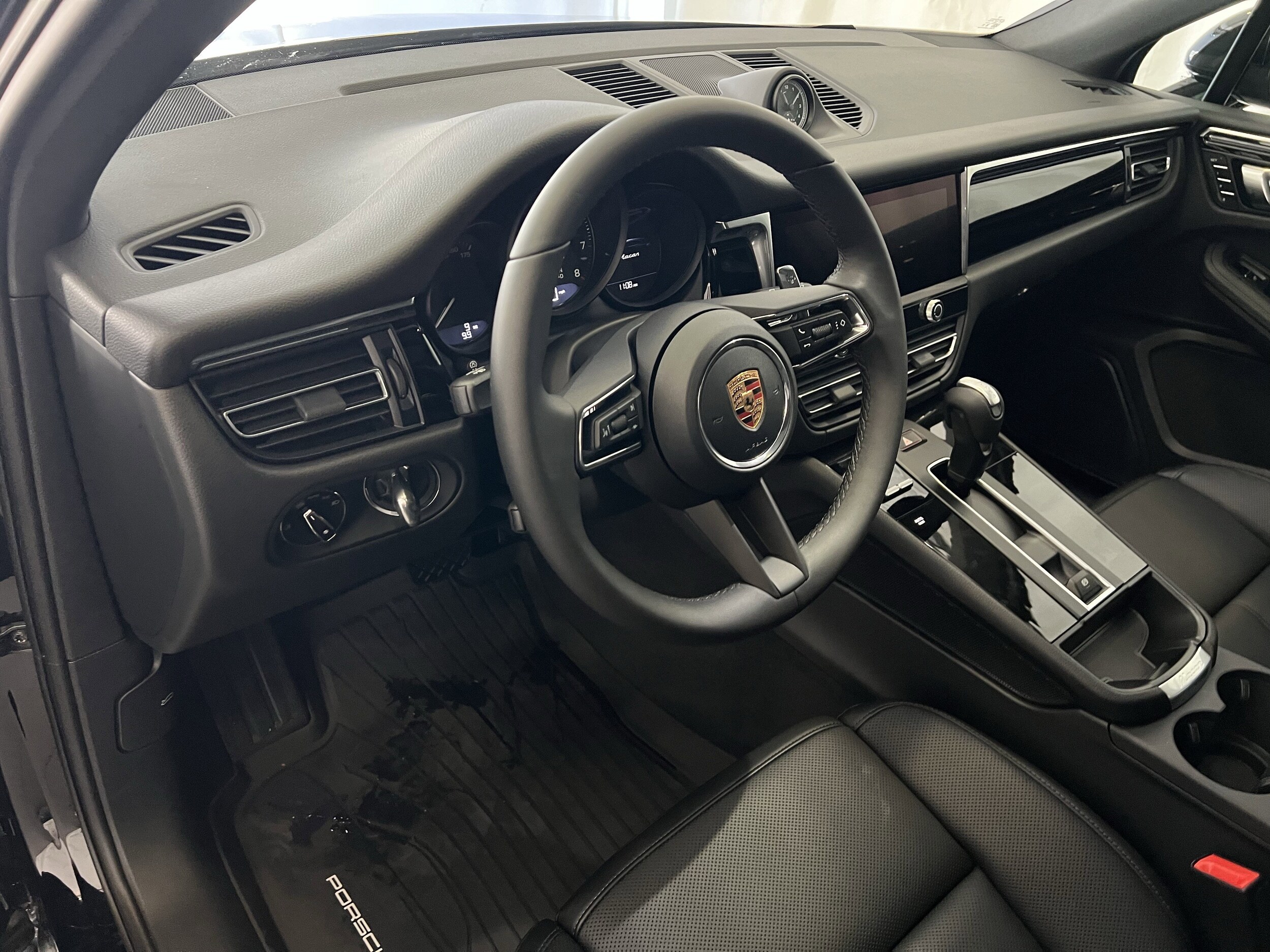 2026 Porsche Macan T photo 4