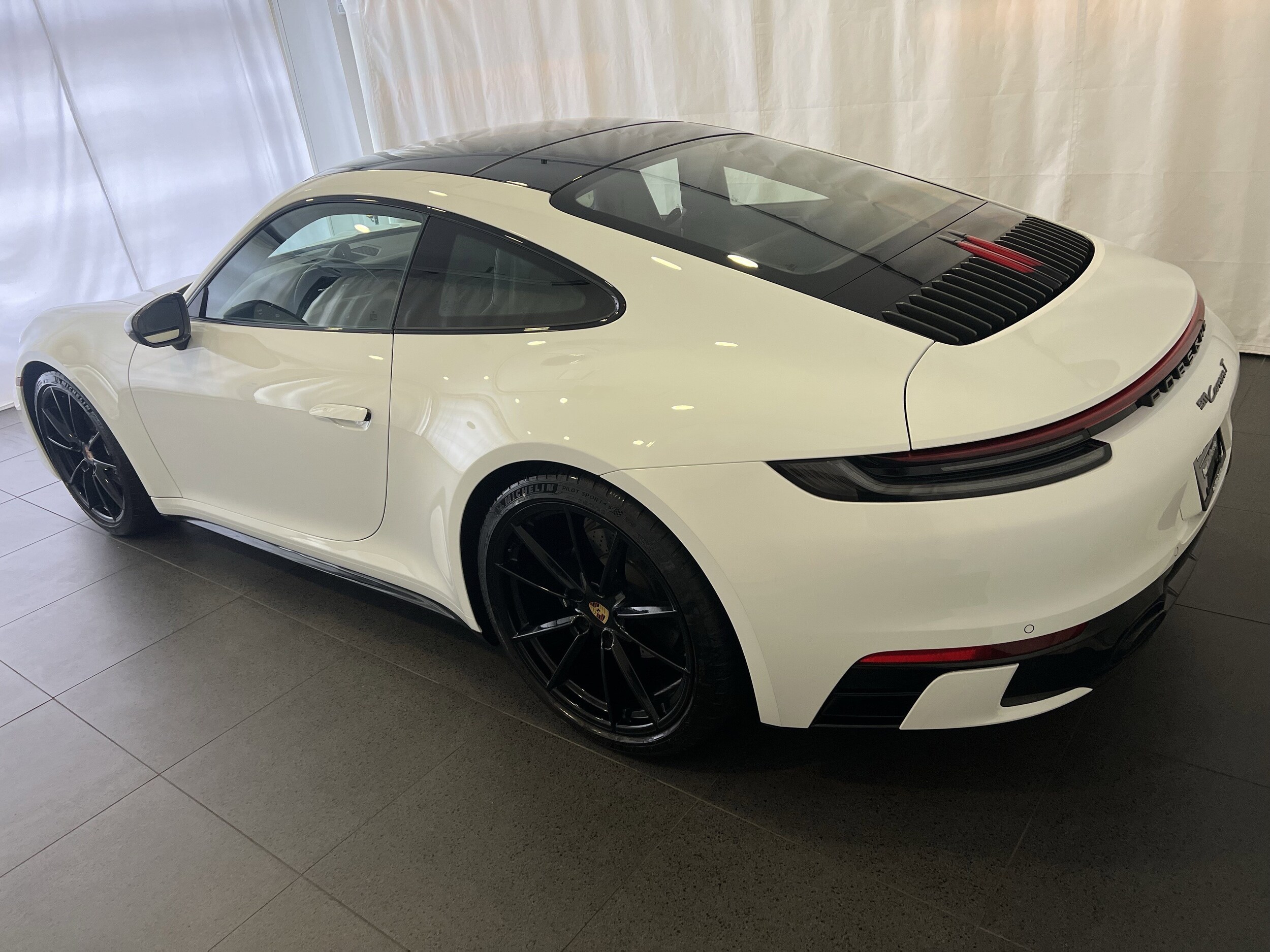 2024 Porsche 911 T photo 3