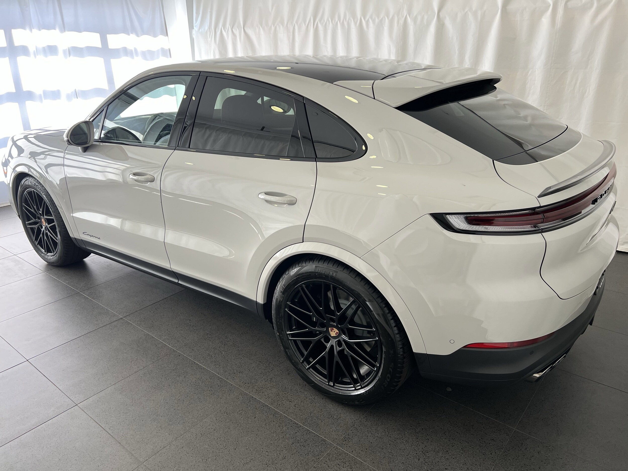 2025 Porsche Cayenne Coupe photo 3