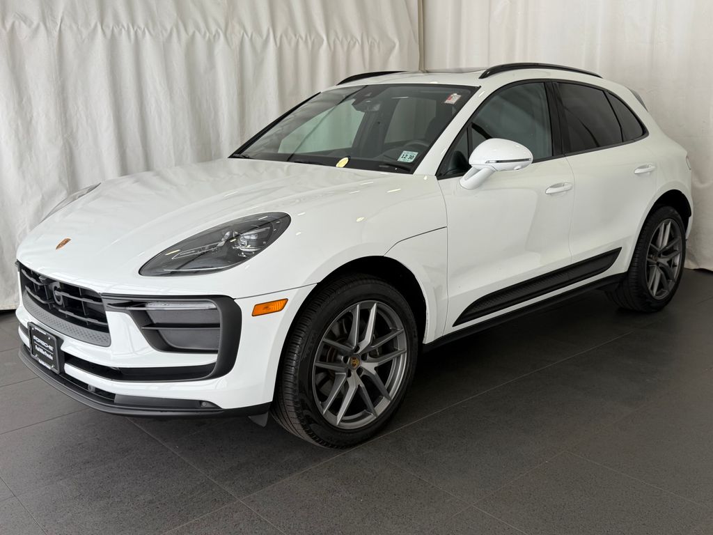 2025 Porsche Macan's photo