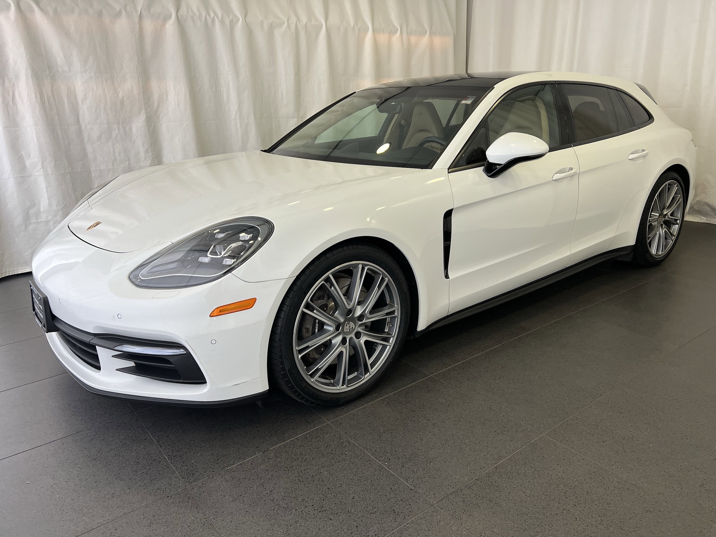 2020 Porsche Panamera Base's photo