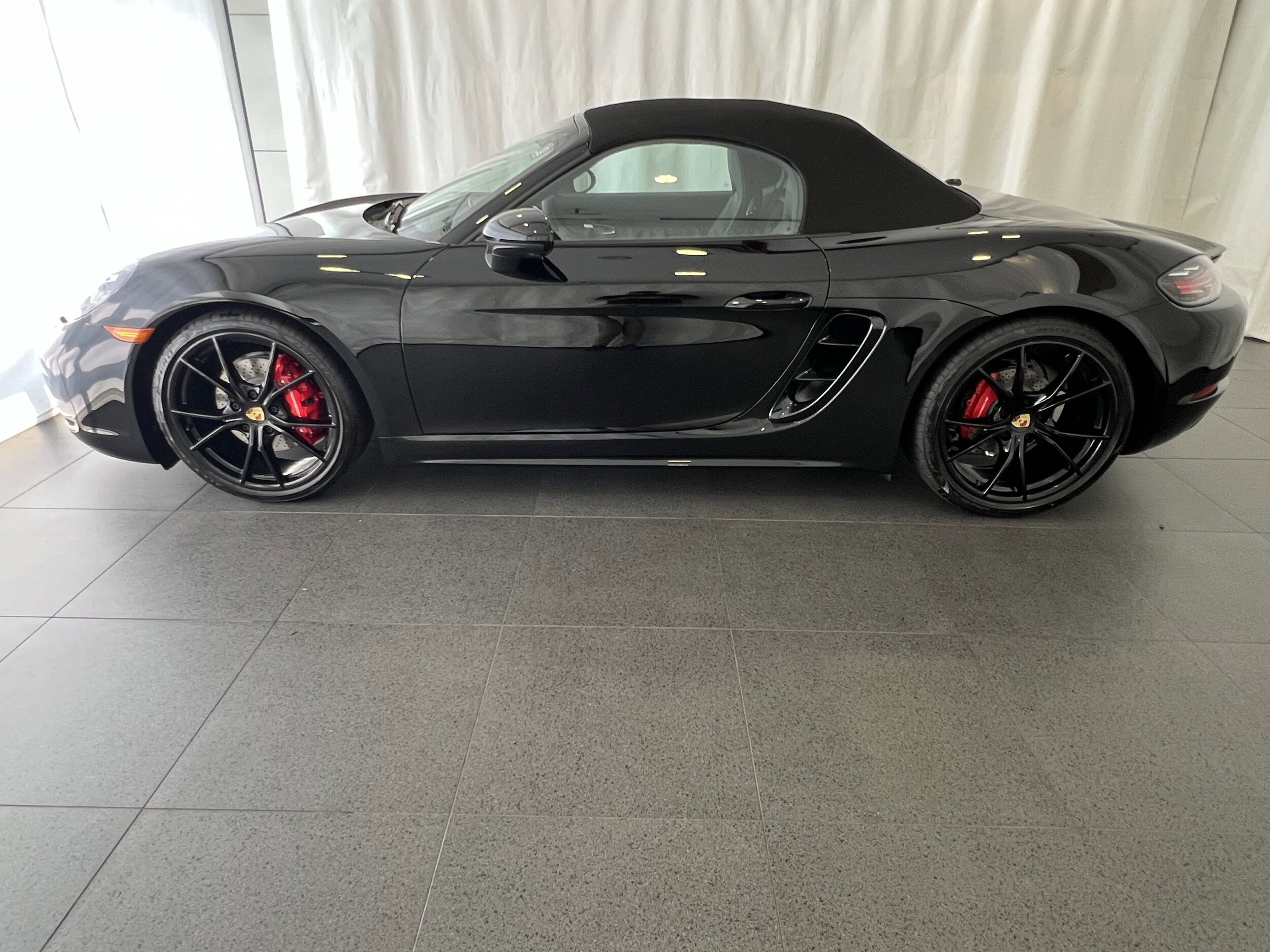 2025 Porsche Boxster S photo 2