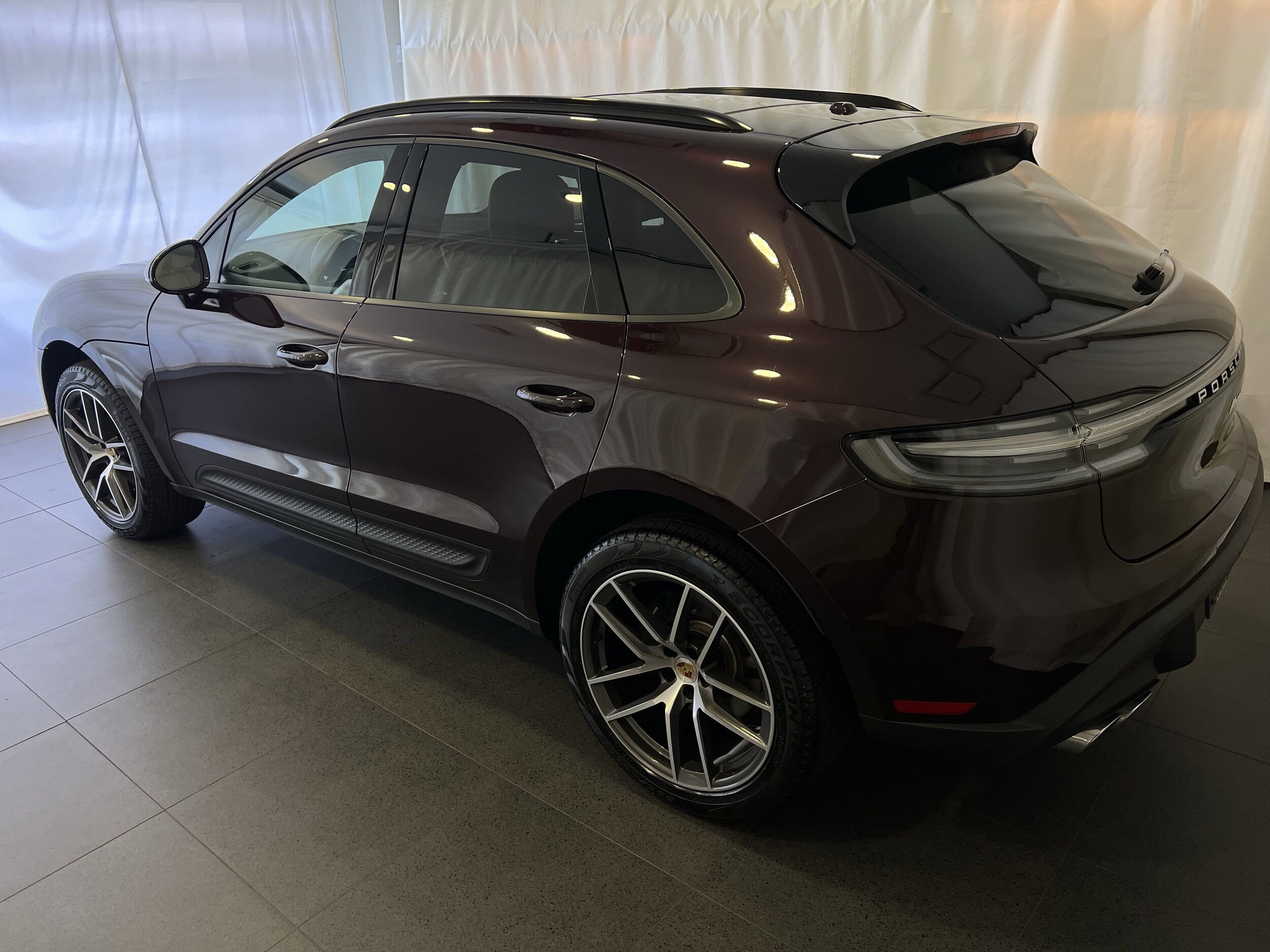 2024 Porsche Macan T photo 3