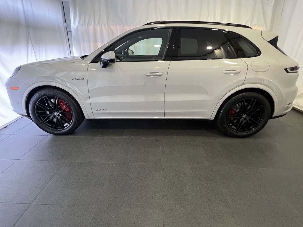 New 2026 Porsche Cayenne Turbo E-Hybrid SUV