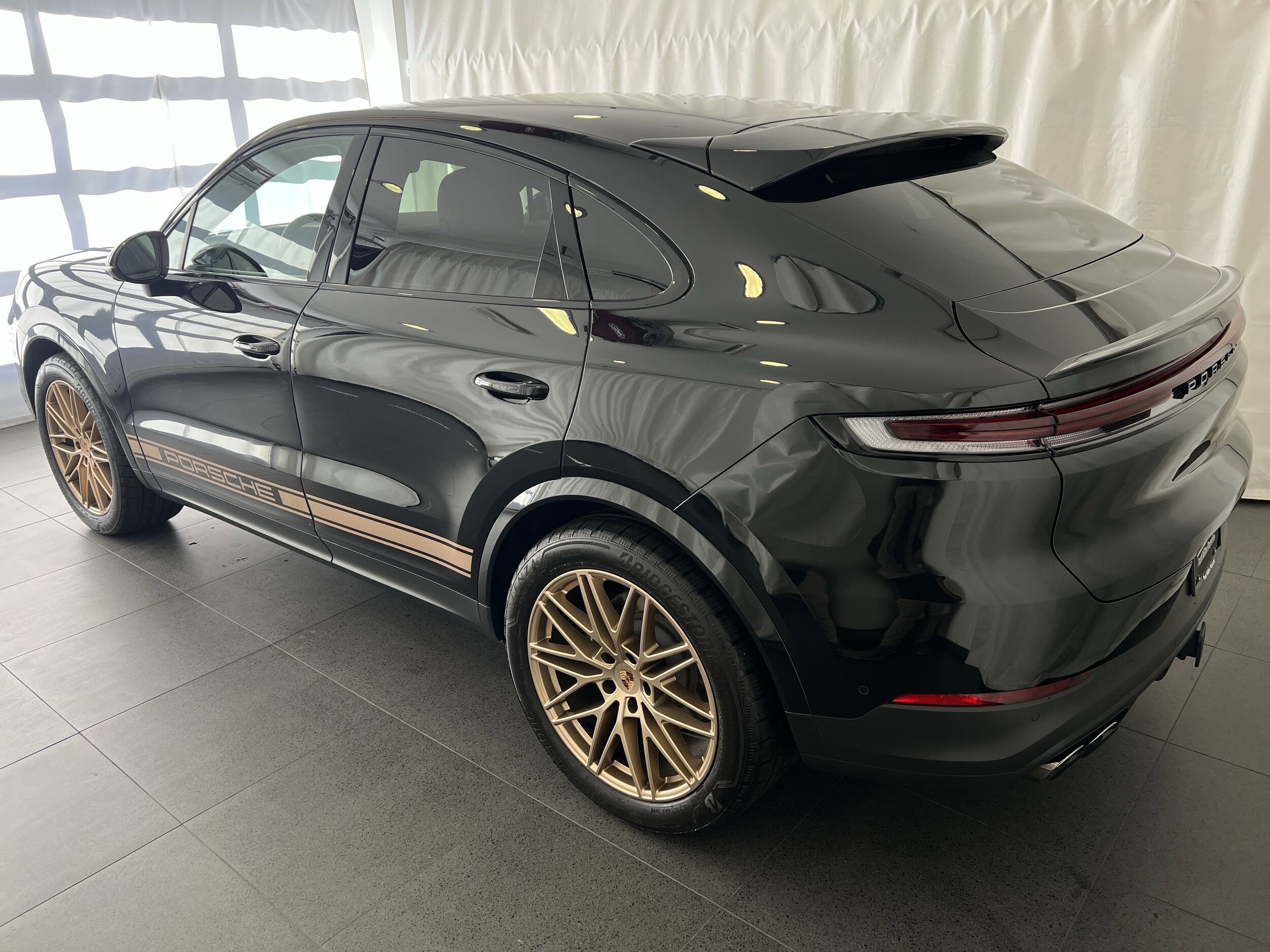 2025 Porsche Cayenne Coupe photo 3