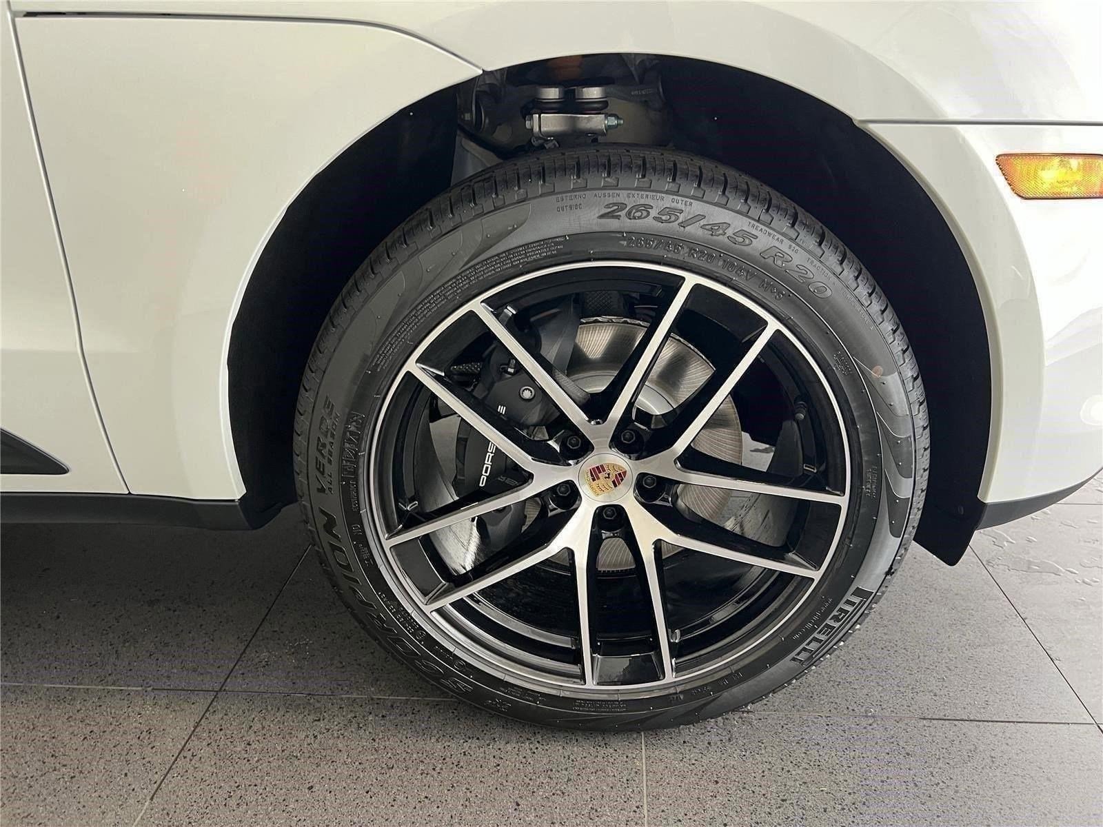 2026 Porsche Macan - Photo 13