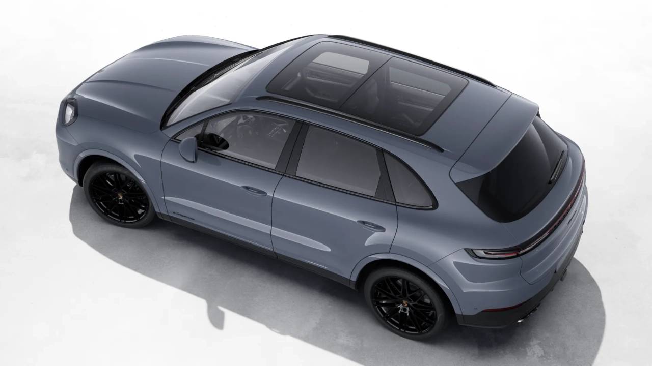 2026 Porsche Cayenne photo 2