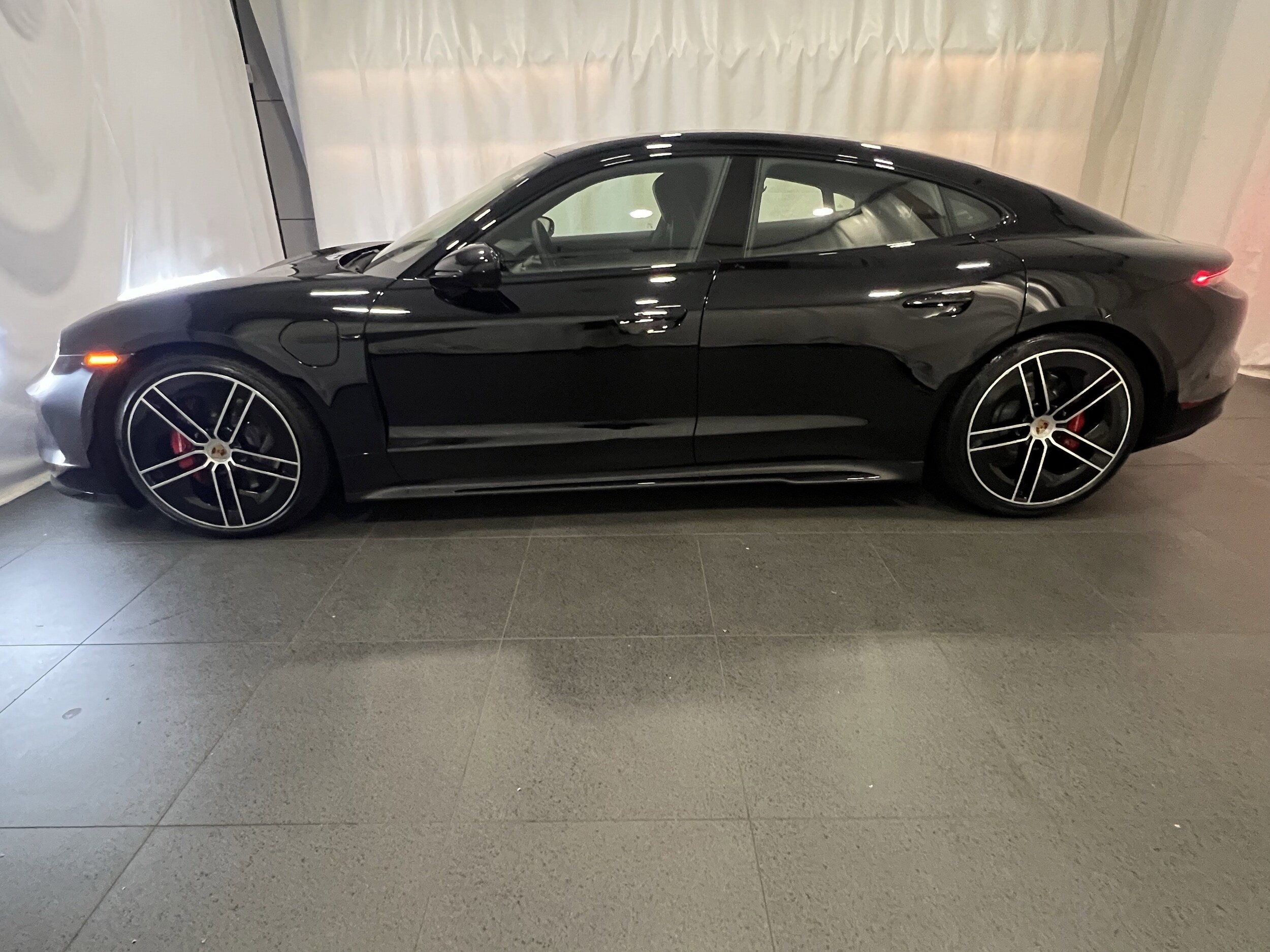 2026 Porsche Taycan 4S photo 2