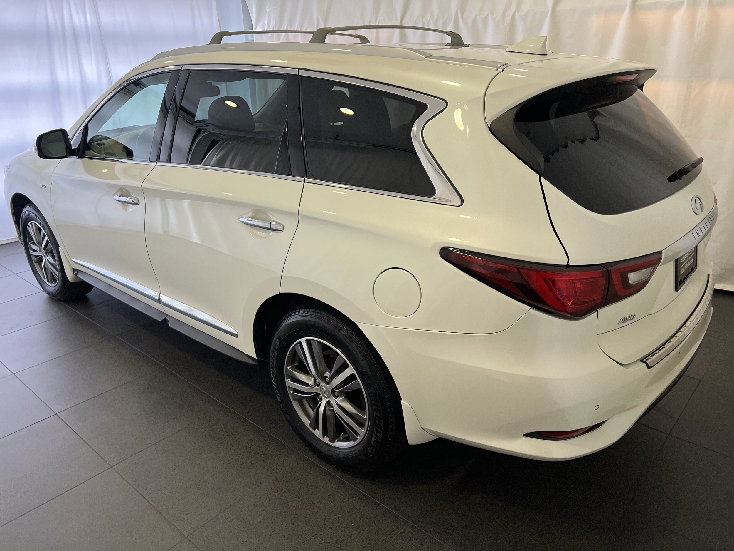 2020 Infiniti QX60 Luxe photo 2