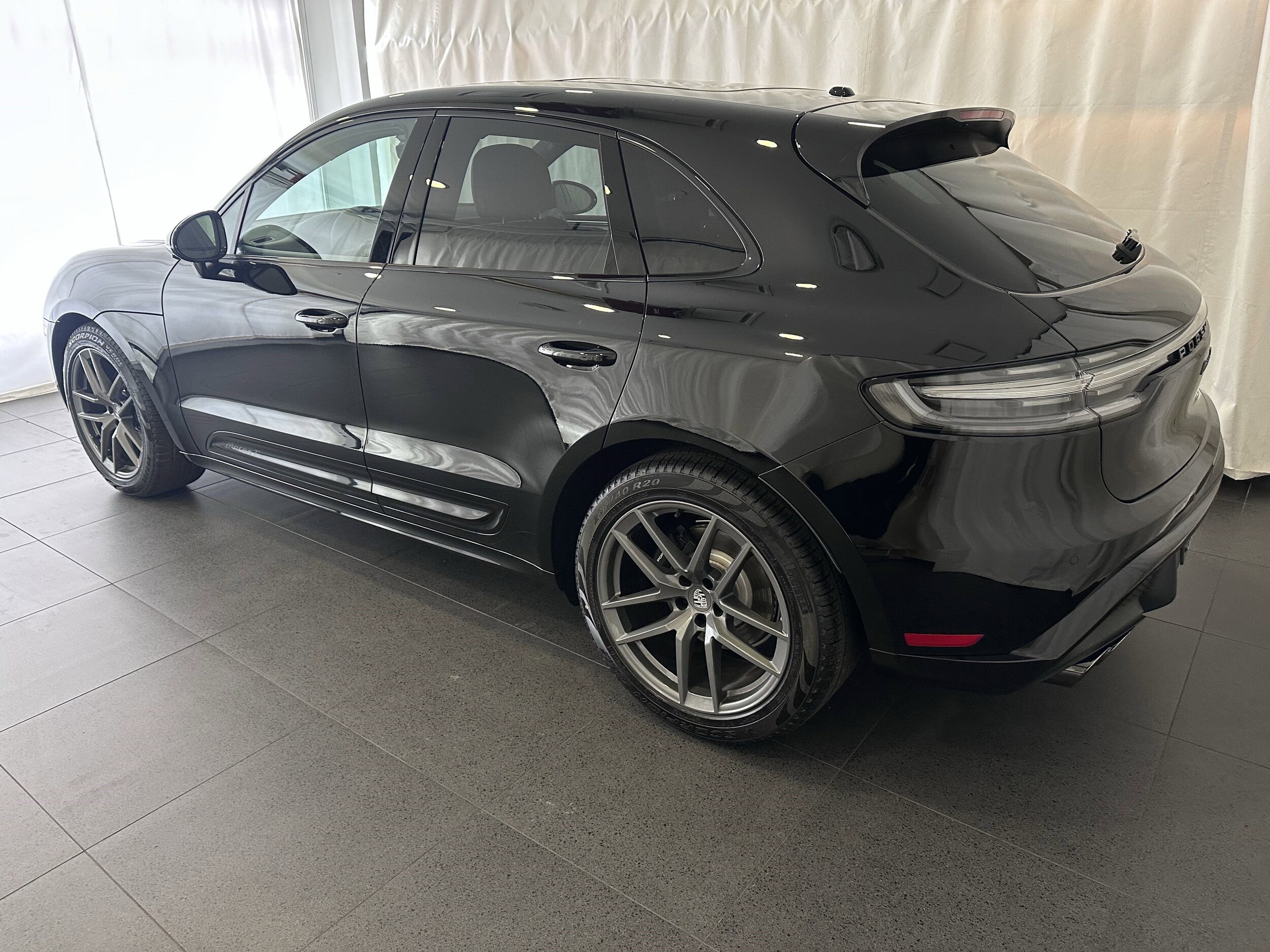 2025 Porsche Macan T photo 3
