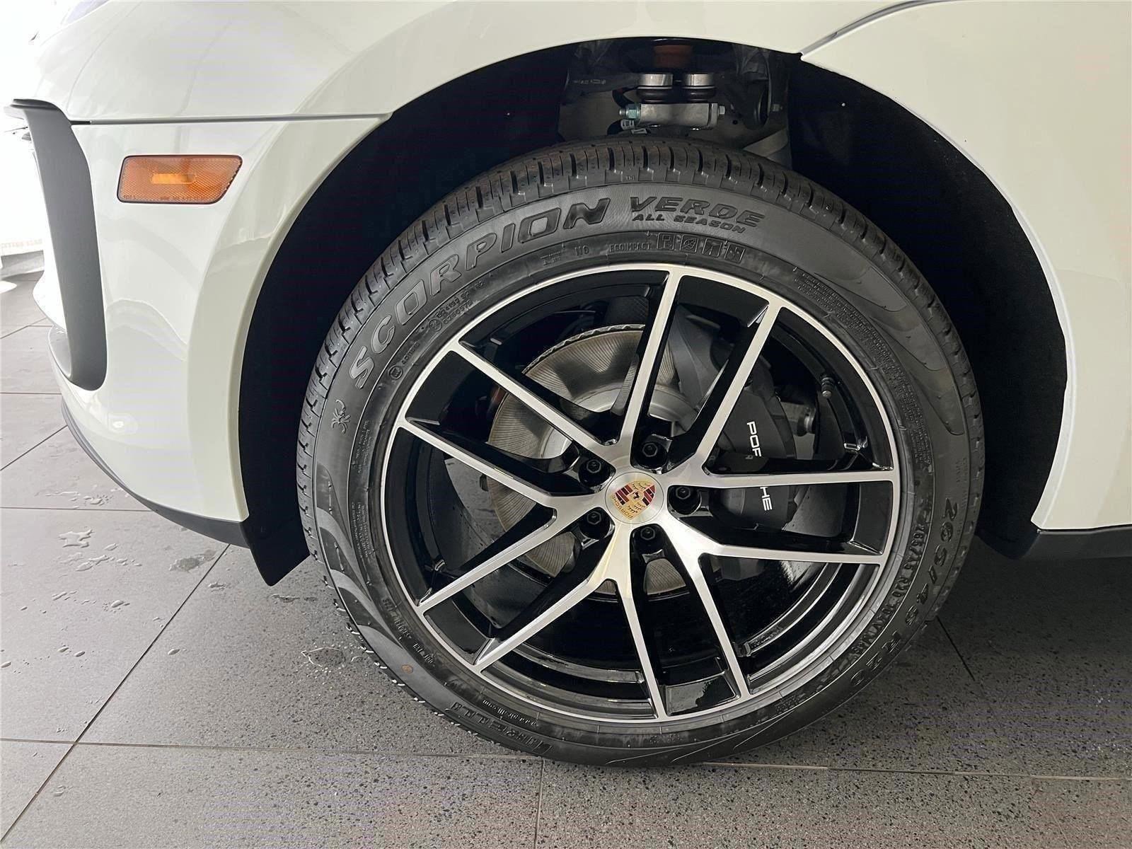 2026 Porsche Macan - Photo 10