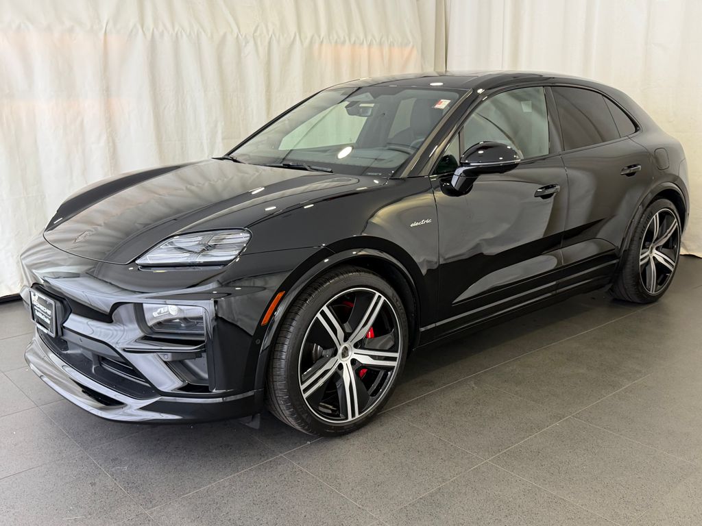 2025 Porsche Macan Macan Turbo Electric's photo