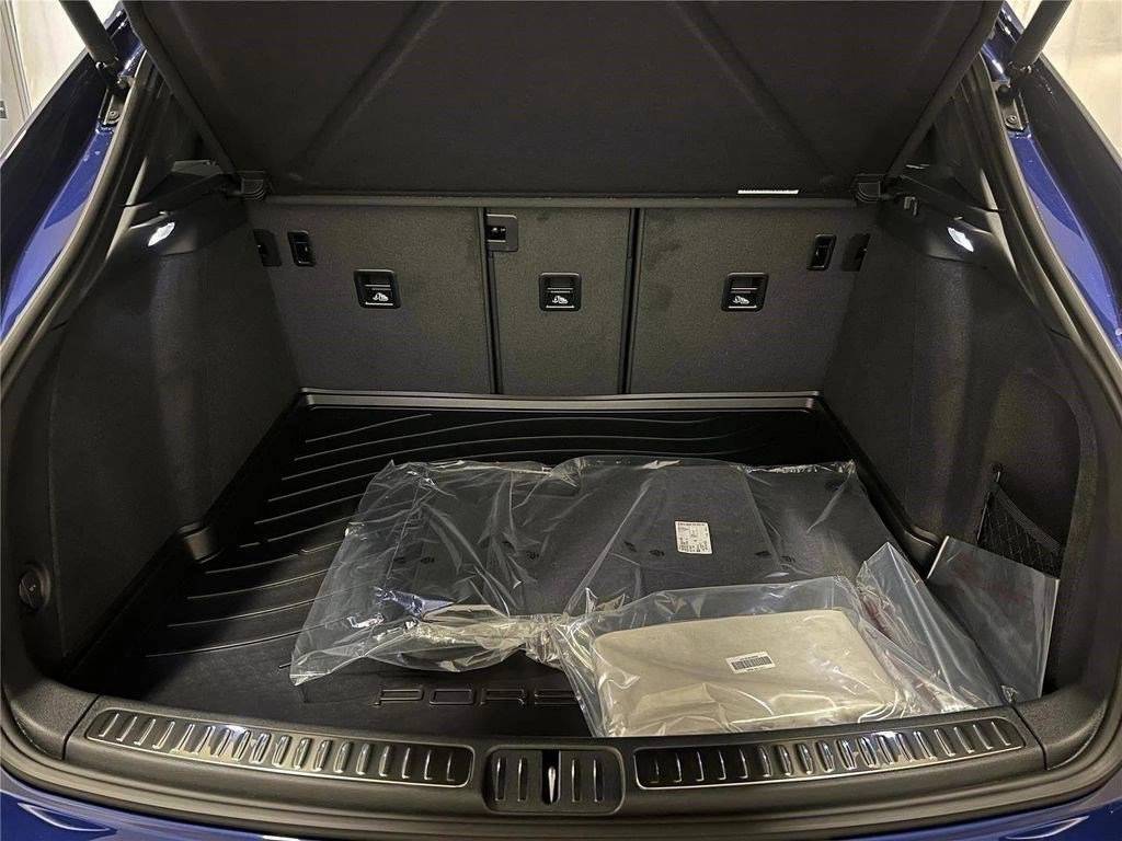 2026 Porsche Macan T - Photo 28