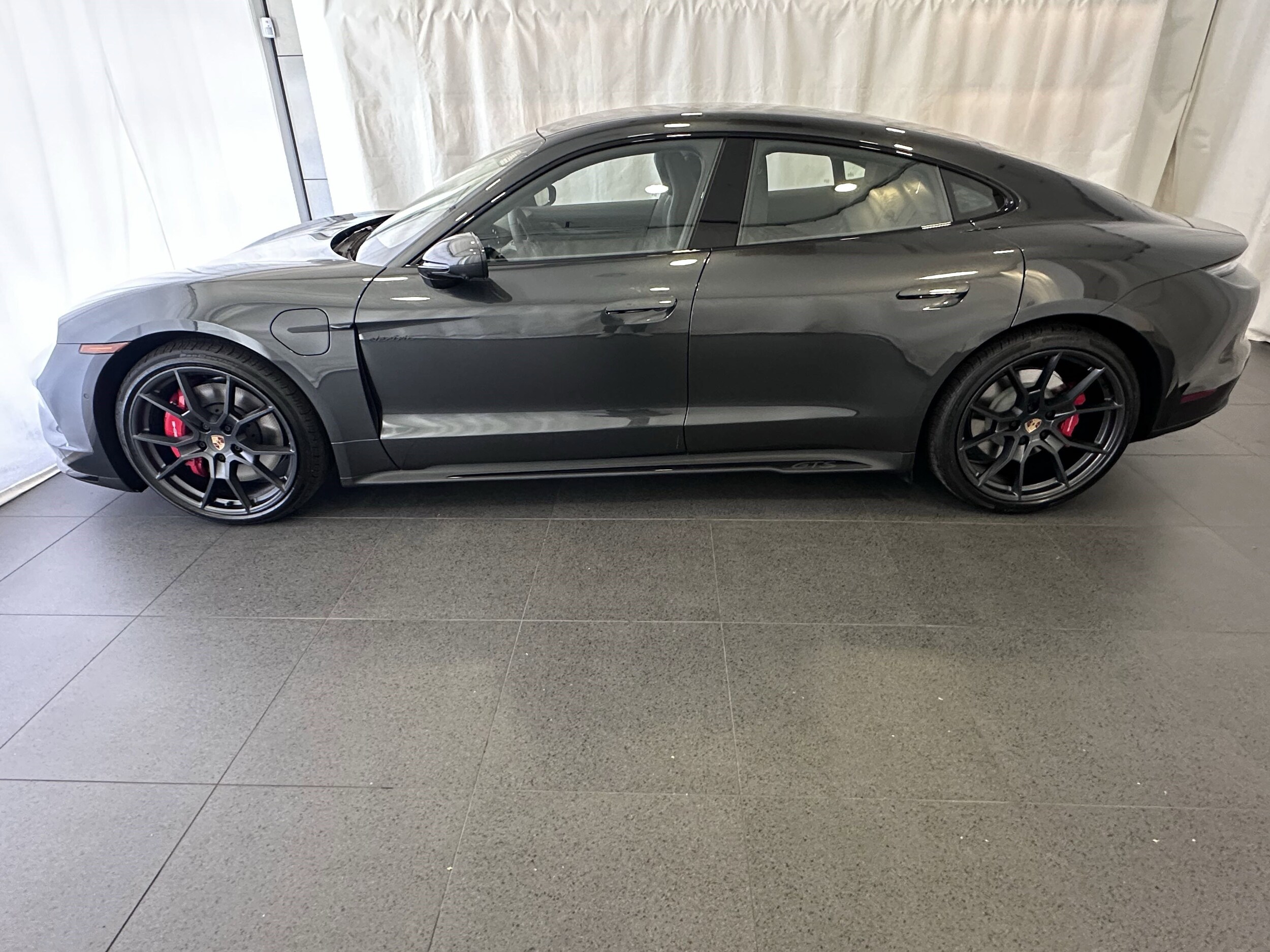 2025 Porsche Taycan GTS photo 2