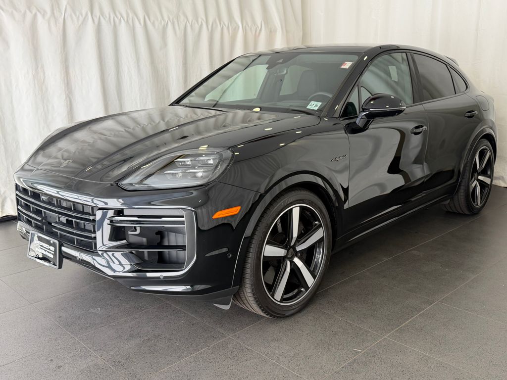 2025 Porsche Cayenne Turbo E-Hybrid's photo