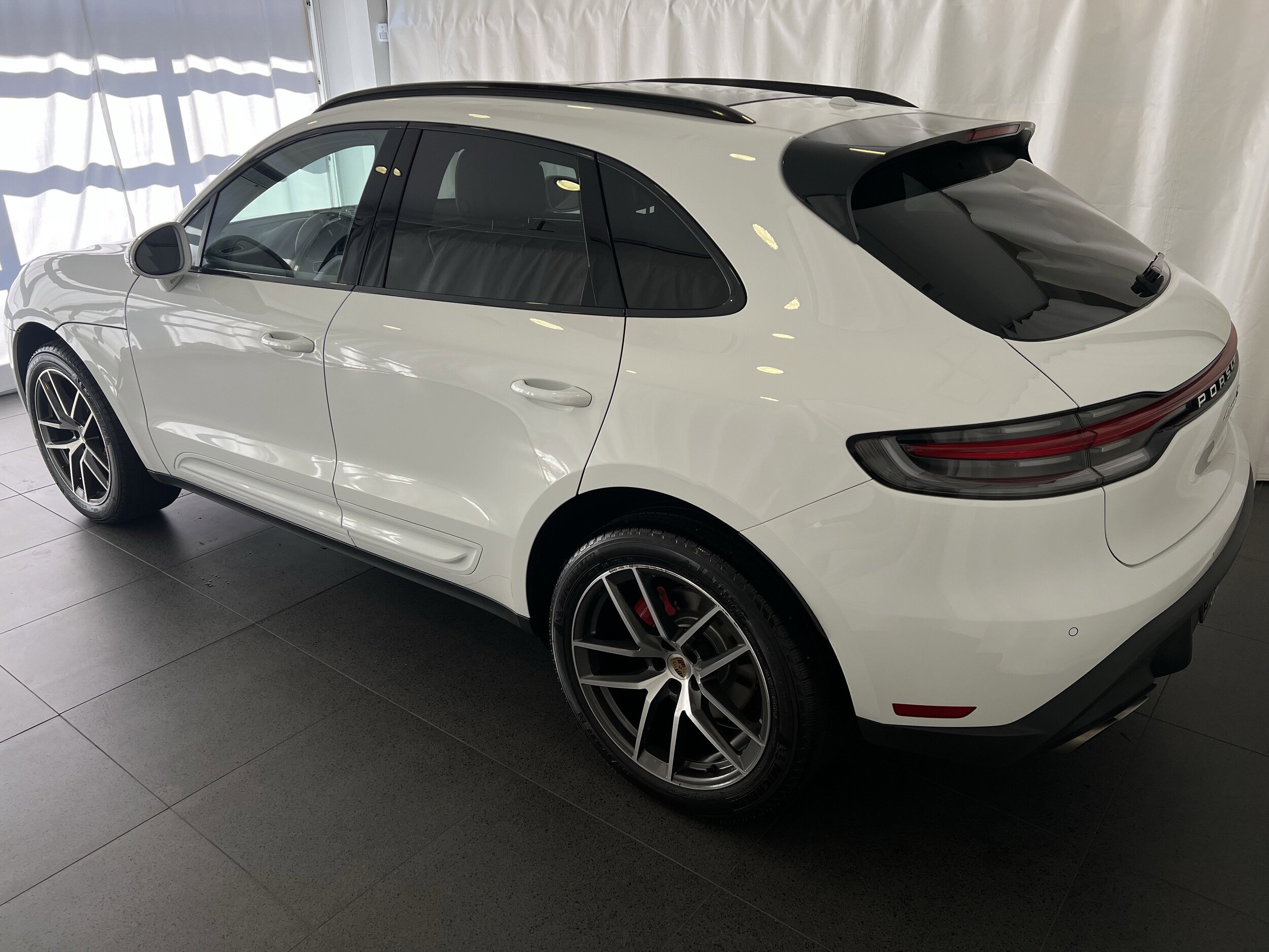 2023 Porsche Macan S photo 2