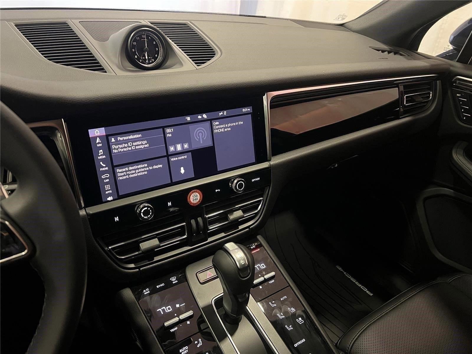2026 Porsche Macan - Photo 18
