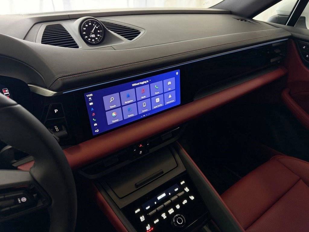 2026 Porsche Macan S - Photo 18