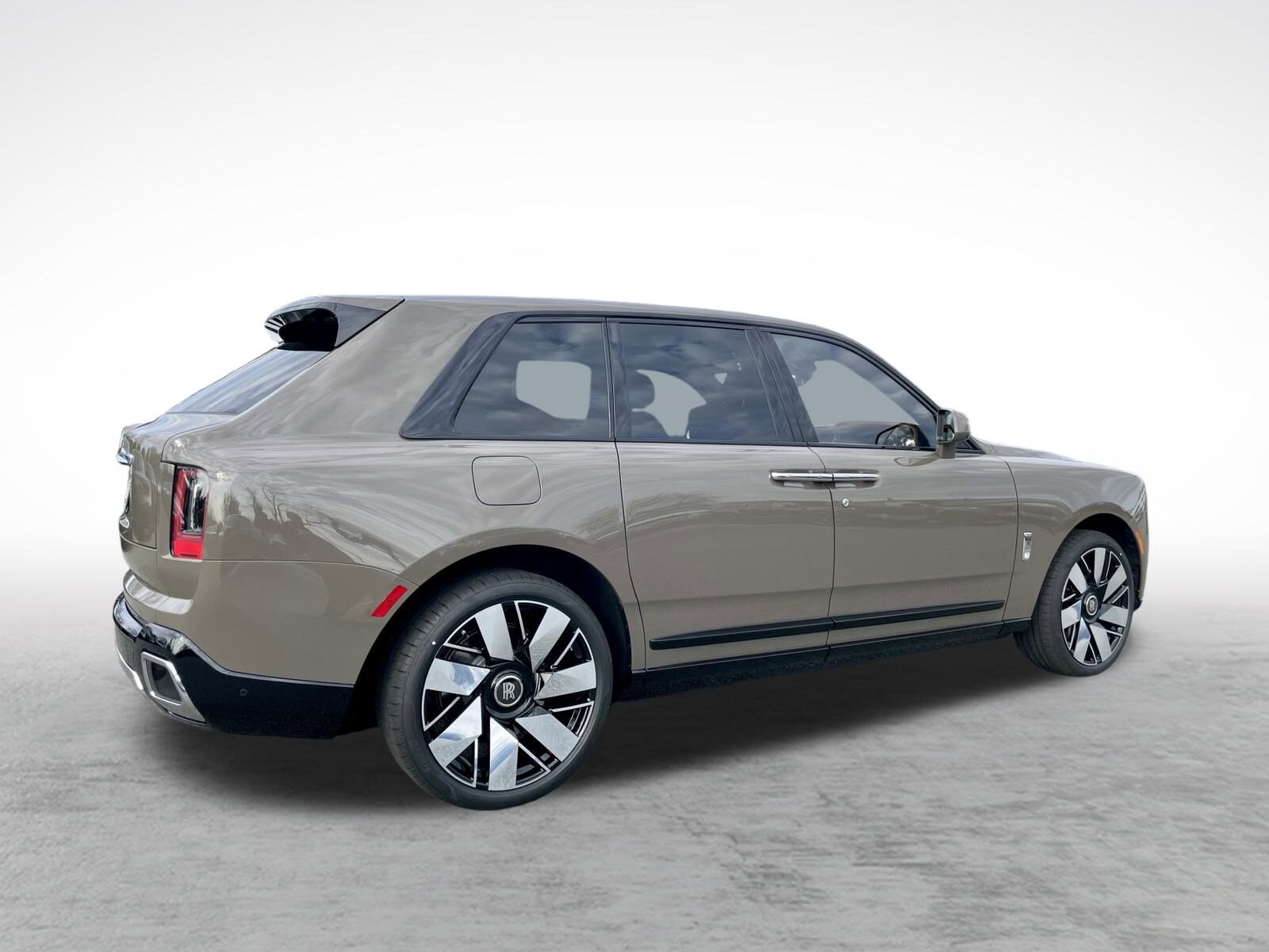 2025 Rolls Royce Cullinan RR photo 2