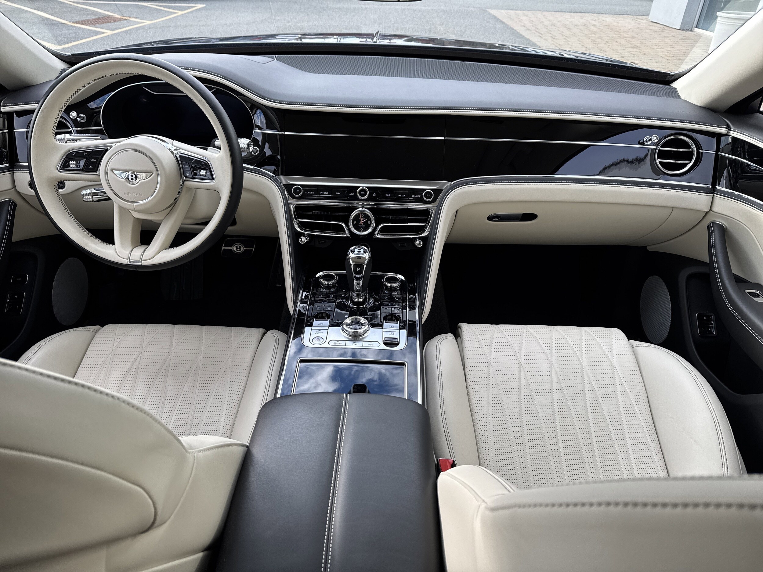 2022 Bentley Flying Spur V8 photo 3