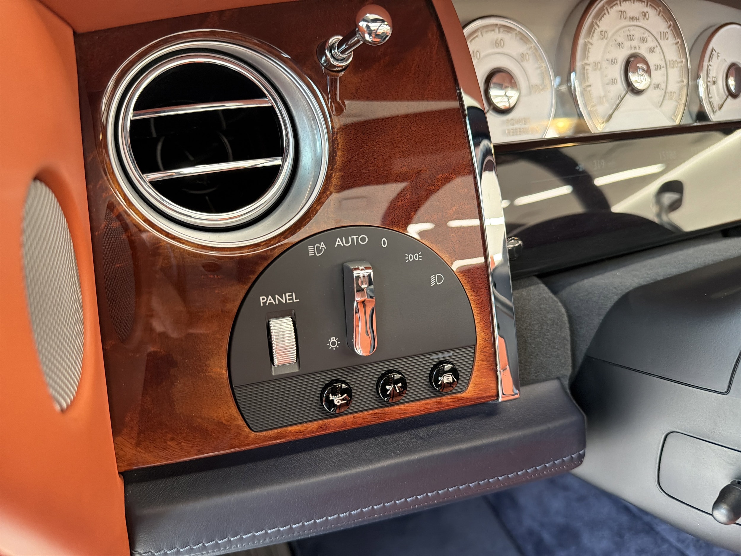 2018 Rolls-Royce Dawn Base - Photo 34