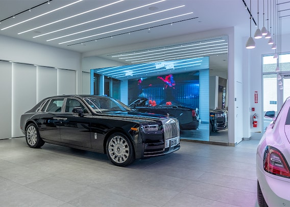 2022 Rolls-Royce Ghost vs. 2023 Rolls-Royce Phantom