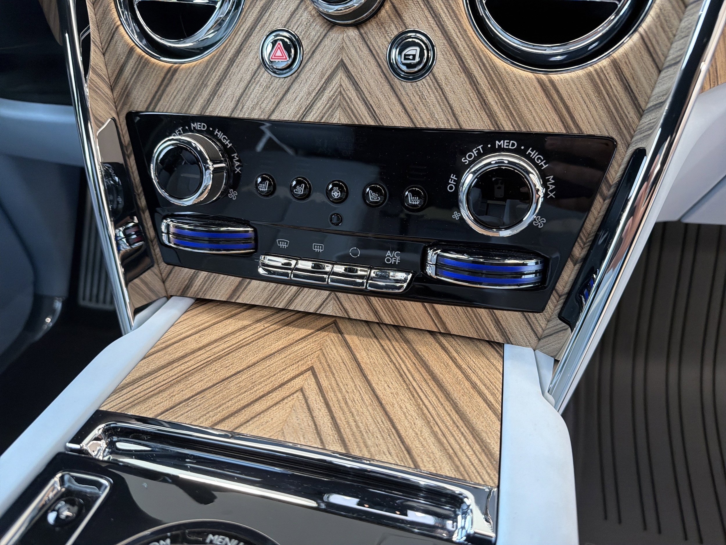 2023 Rolls-Royce Cullinan Base - Photo 43