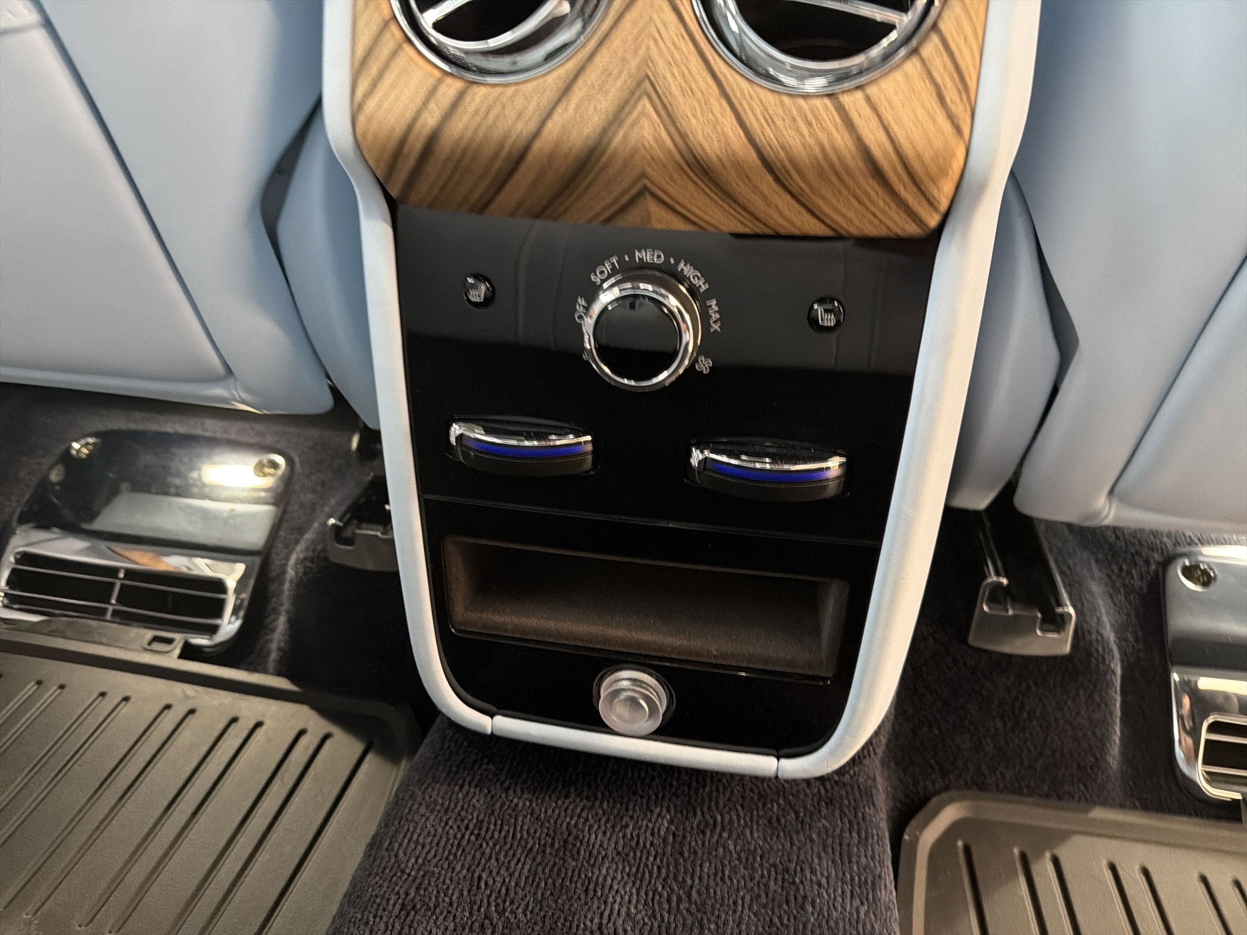 2023 Rolls-Royce Cullinan Base - Photo 39