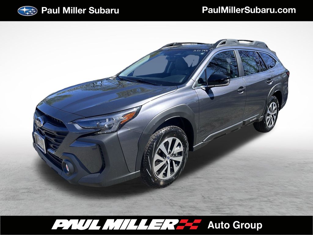 2025 Subaru Outback Premium's photo