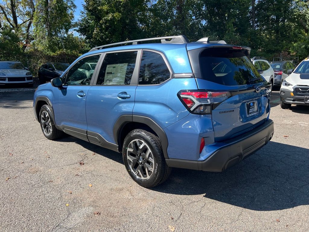 2025 Subaru Forester Premium photo 3