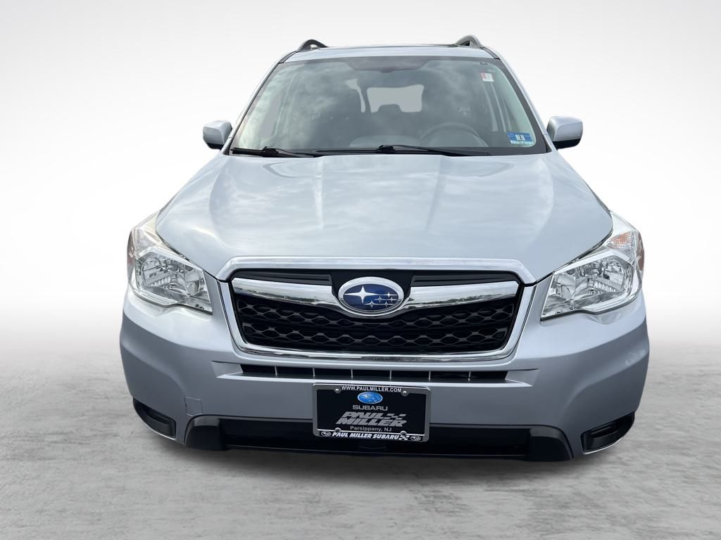 2016 Subaru Forester 2.5i Premium photo 2
