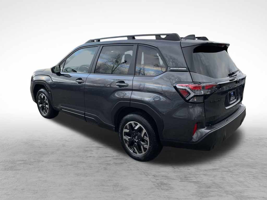 2025 Subaru Forester Premium photo 4