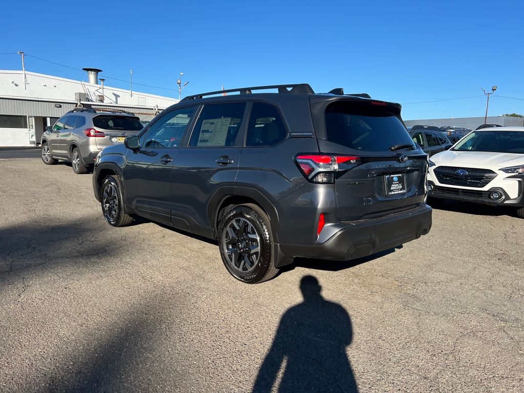 2025 Subaru Forester Premium photo 4