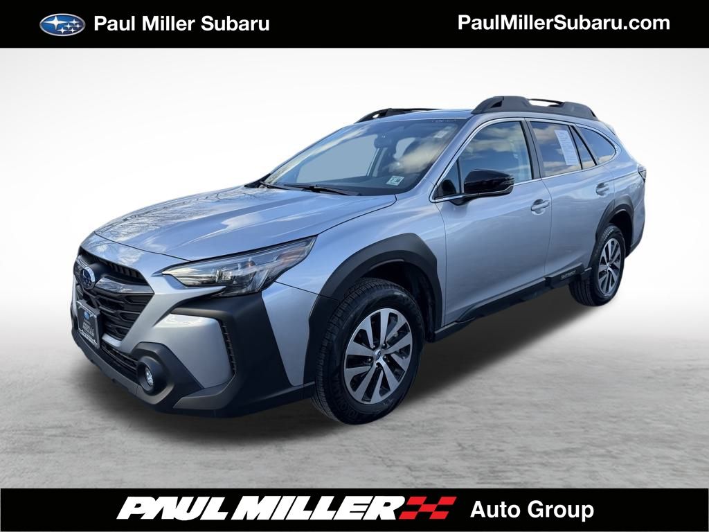 2025 Subaru Outback Premium's photo