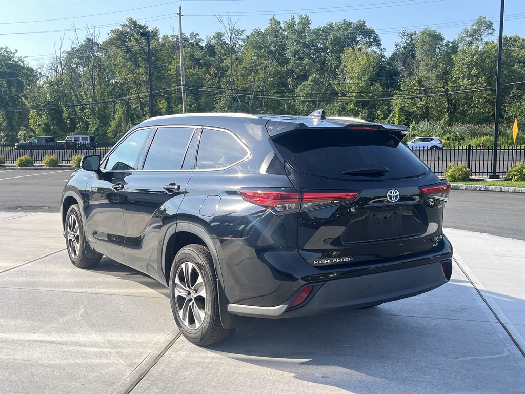 Used 2021 Toyota Highlander Hybrid XLE HYB XLE