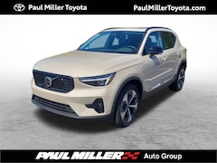 2025 Volvo XC40 Plus Dark Theme B5 AWD Plus Dark Theme