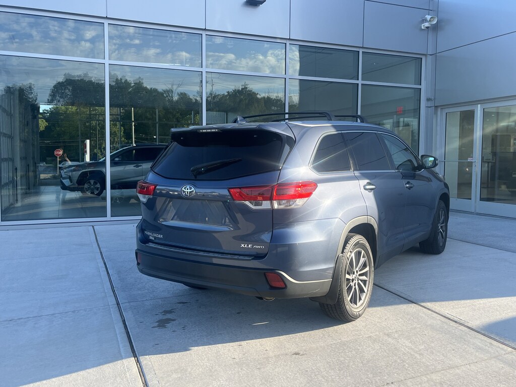 Used 2019 Toyota Highlander XLE XLE V6 AWD