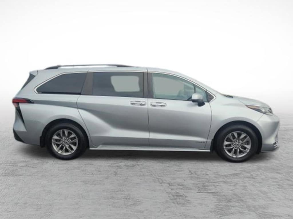 Certified 2021 Toyota Sienna XLE XLE AWD