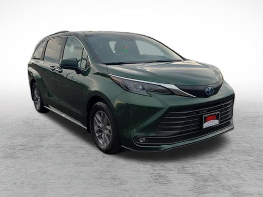 Used 2025 Toyota Sienna XLE XLE AWD